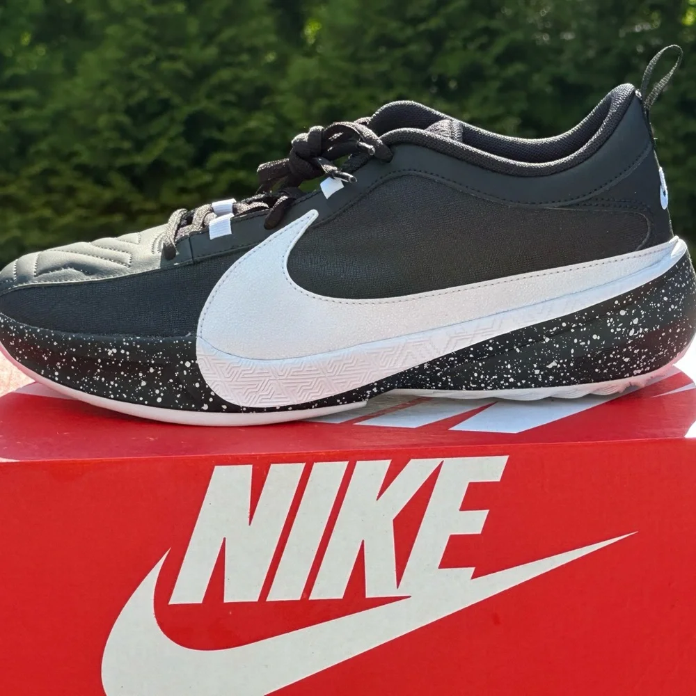 NEW Nike Youth Giannis Freak 5 GS Sneaker Size US Big Kid 7Y | fits Womens 8.5